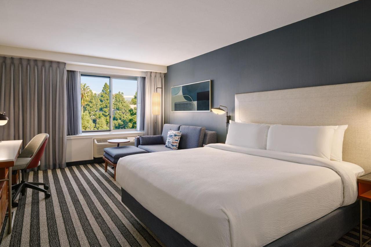Courtyard Culver Angeles 4*
