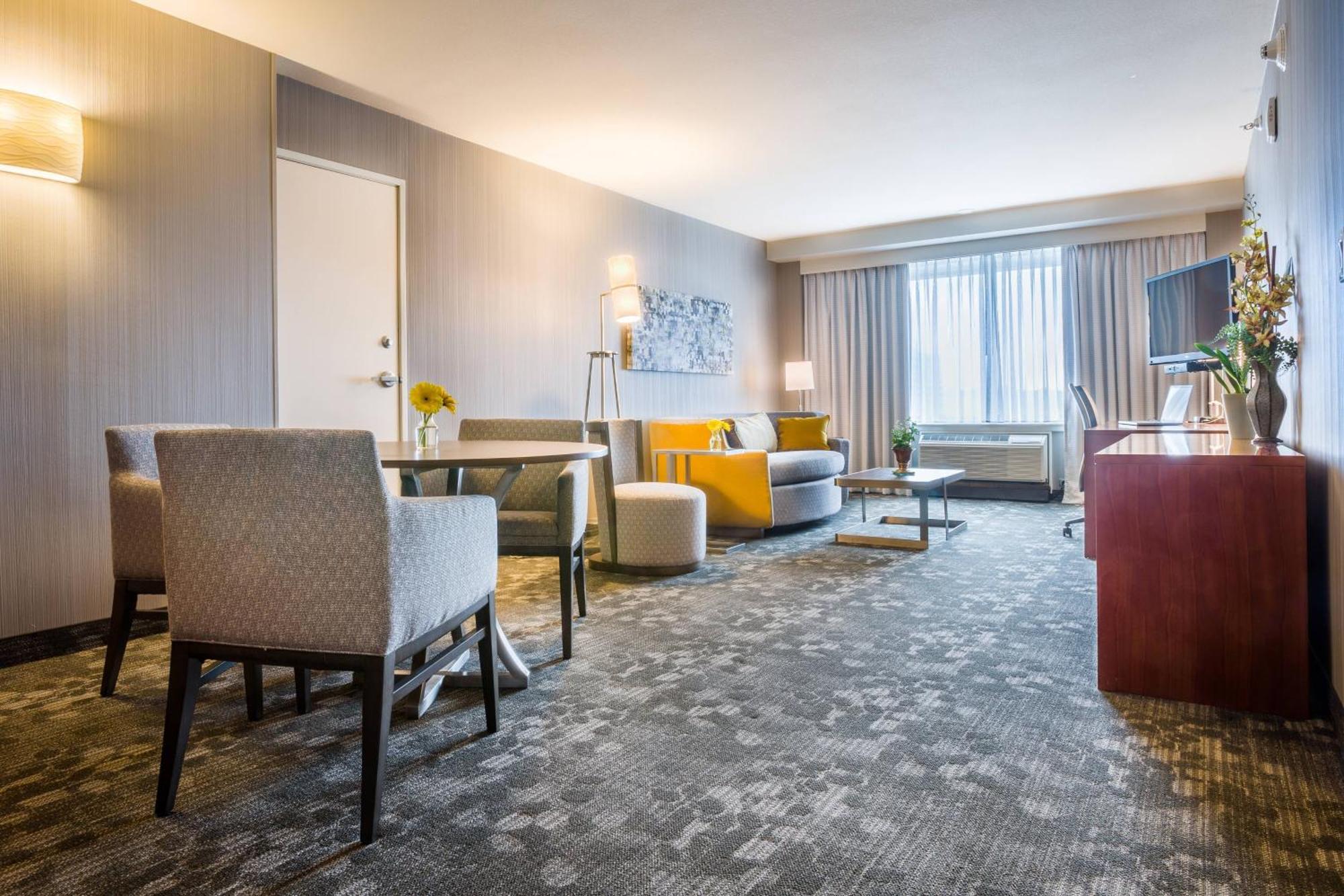 Courtyard Culver Angeles Hotel 4*